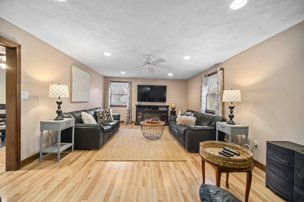 Photo of 17 Wagonwheel Rd