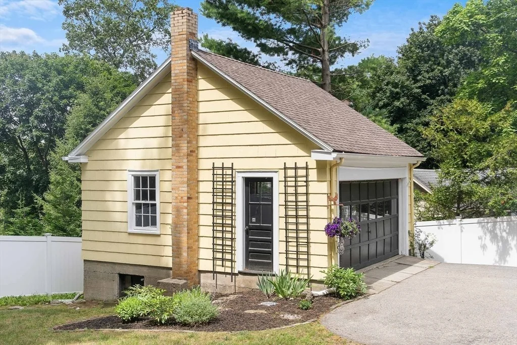 Photo of 162 Forest St