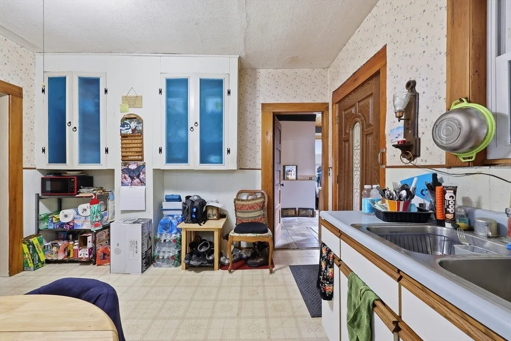 Photo of 84 Middlefield Rd