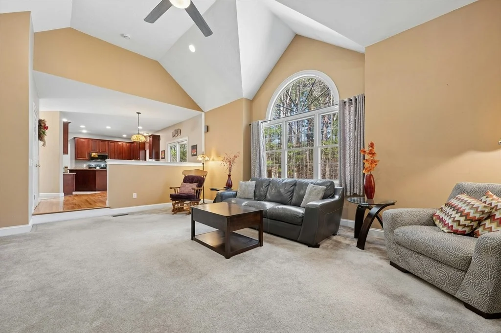 Photo of 320 Lincoln Circle