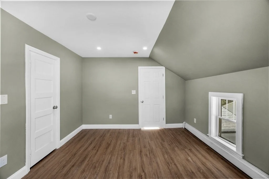 Photo of 5 Lombard Ave