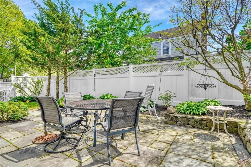 Photo of 17 Old Brook Cir
