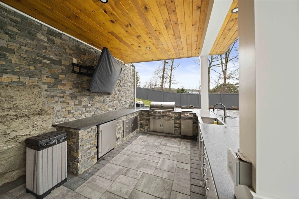 Photo of 49 Algonquin Rd