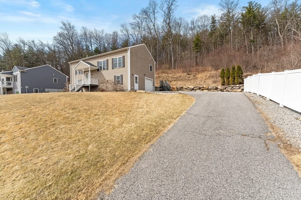 Photo of 99 Cournoyer Blvd