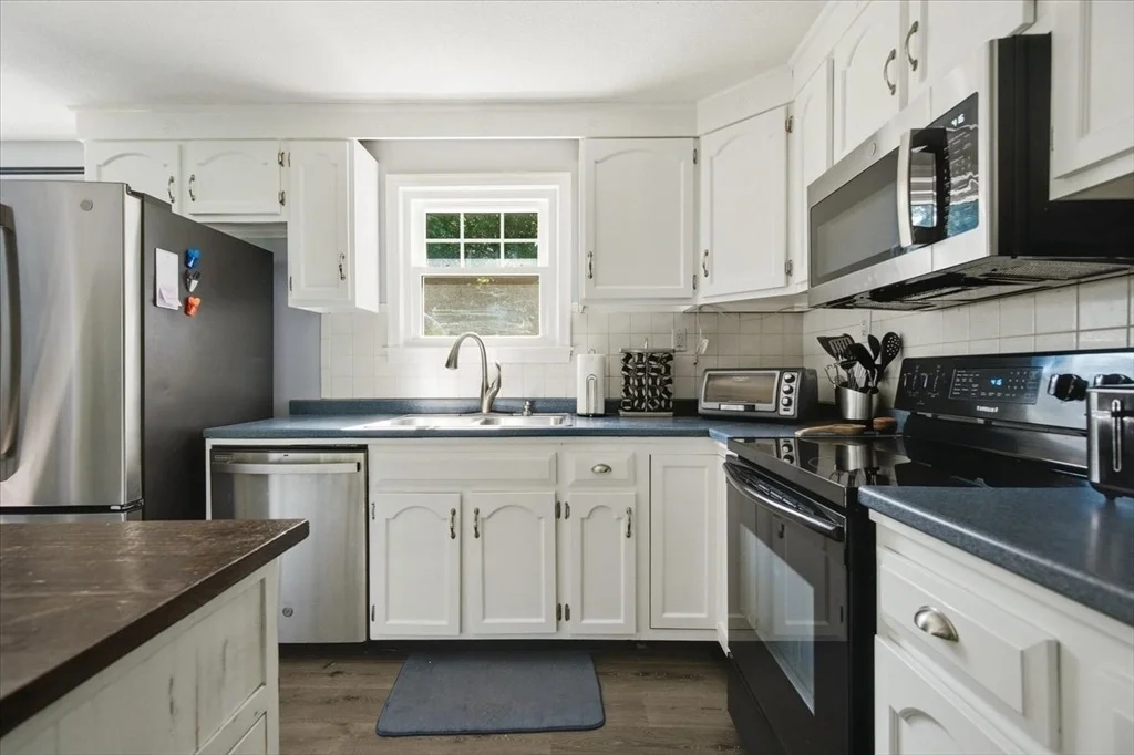 Photo of 10 Buttonwood Rd