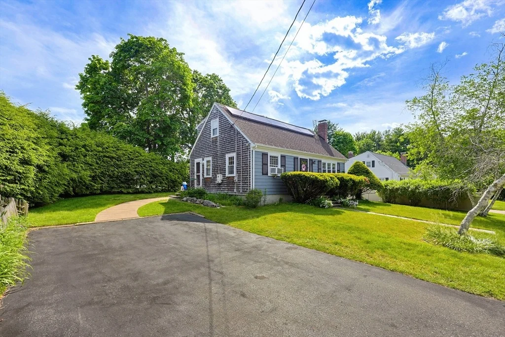 Photo of 4 Meadow Ln