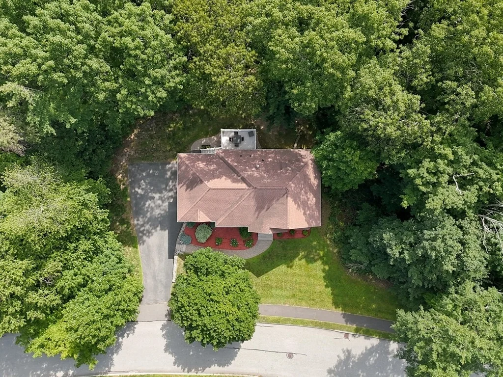 Photo of 6 Londonderry Ln