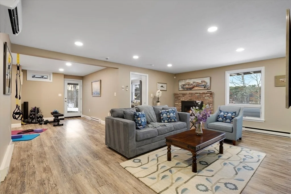 Photo of 87 N Pond Dr