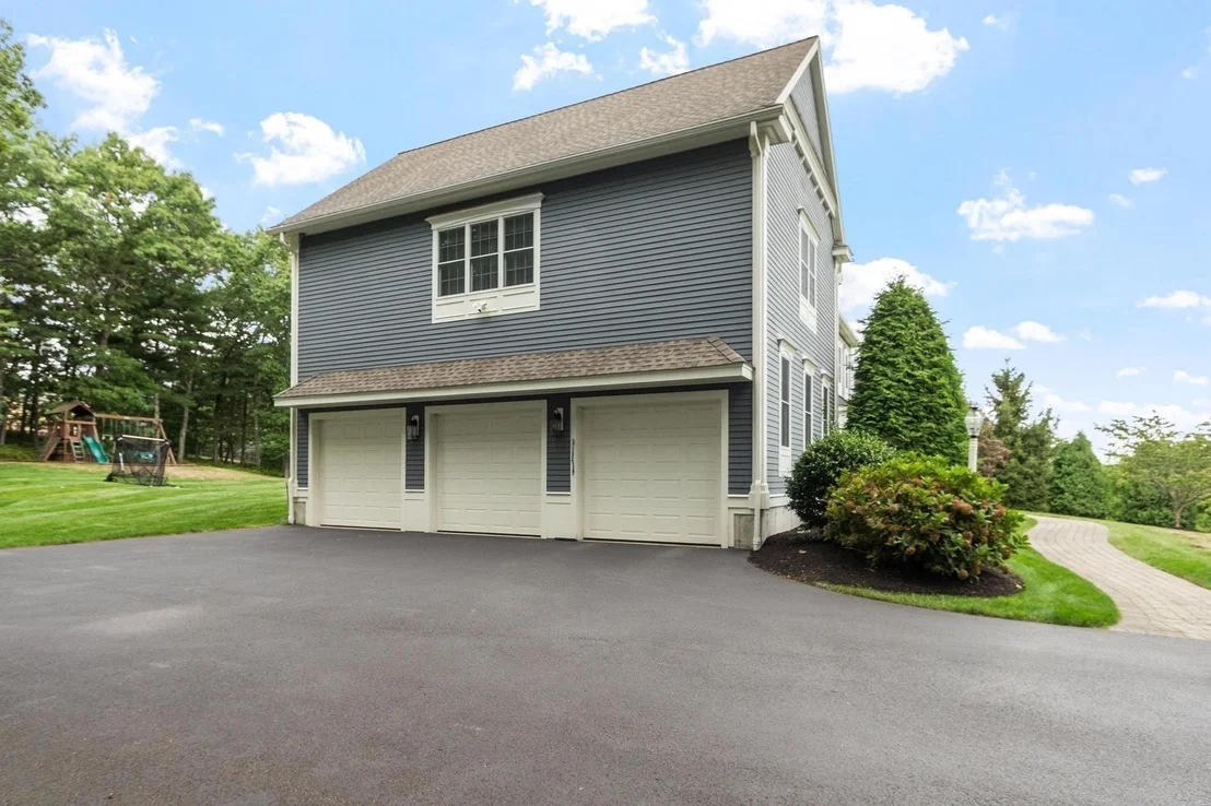 Photo of 48 Robinson Dr