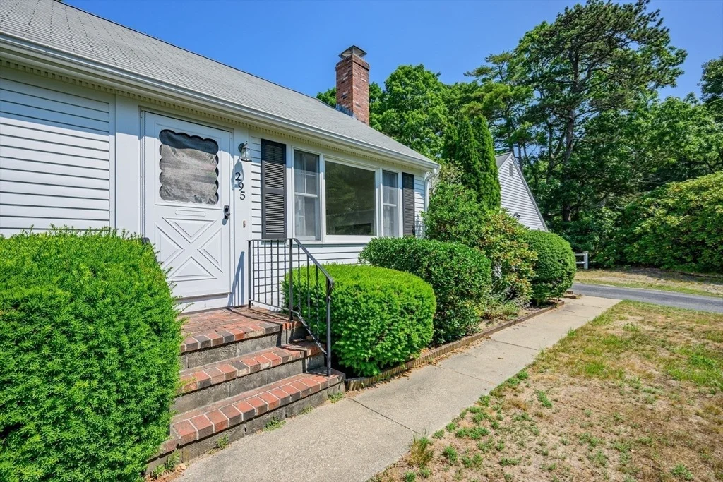 Photo of 295 Westwind Cir