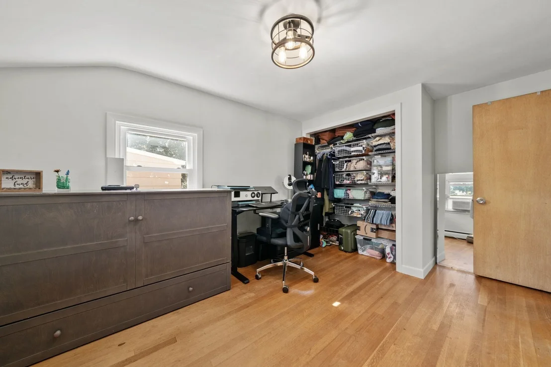 Photo of 18 Thompson Ln