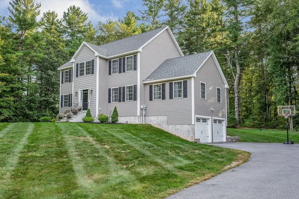 Photo of 35 Mammoth Rd