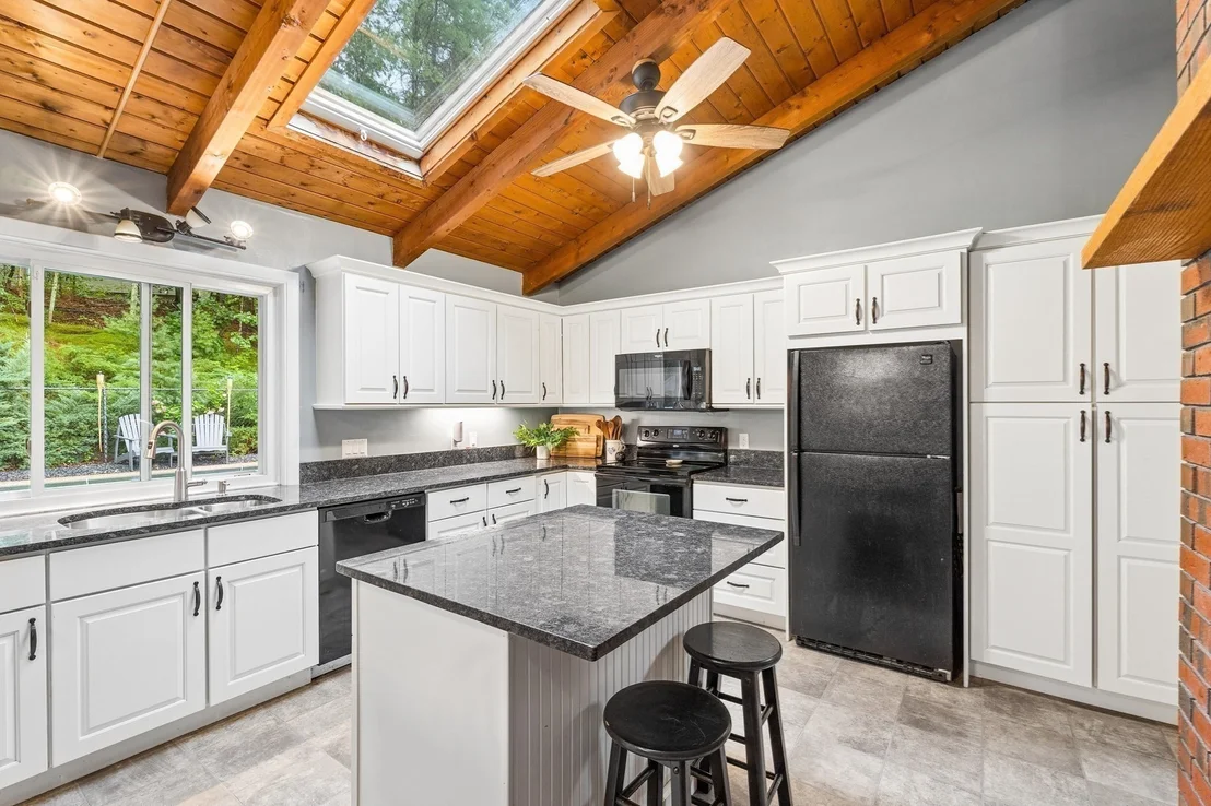 Photo of 10 Lowell Dr
