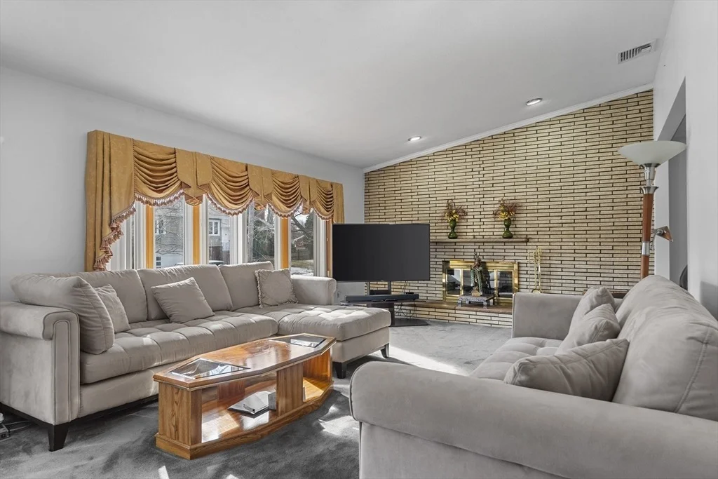 Photo of 5 Arlyn Rd