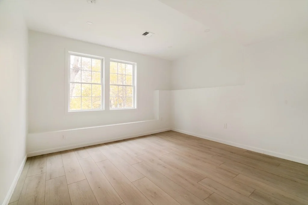 Photo of 391 Sprague St