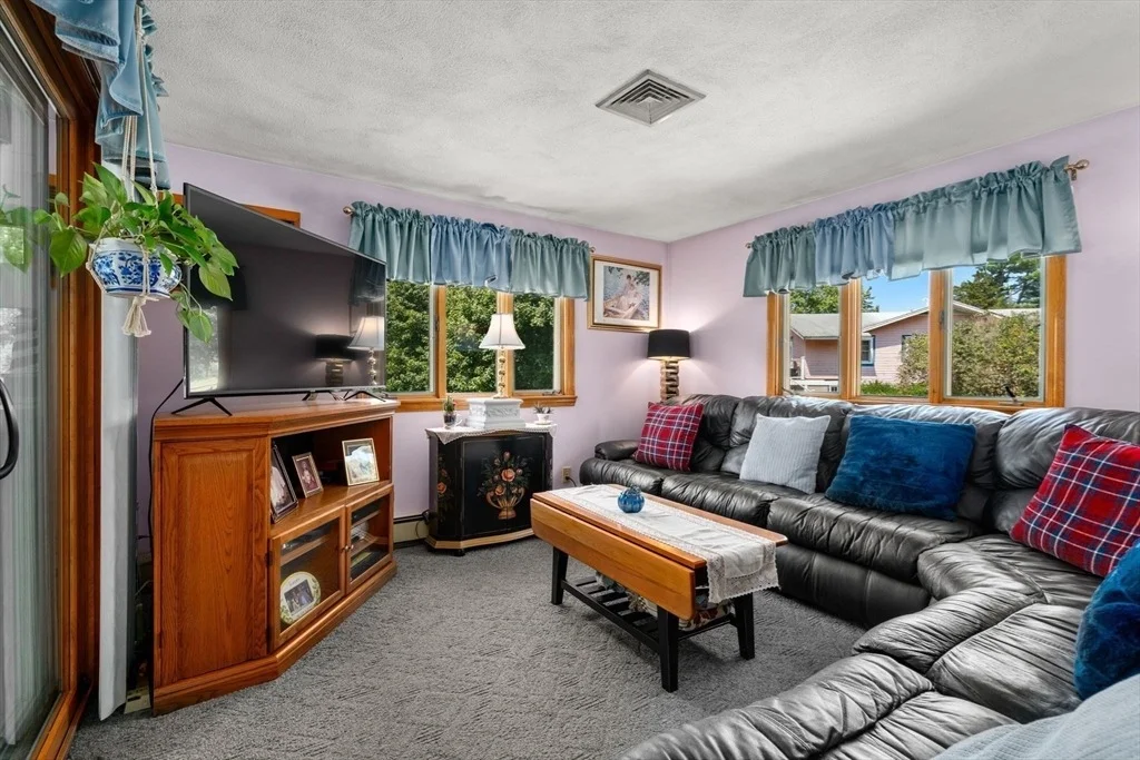 Photo of 15 Hobbs Brook Rd