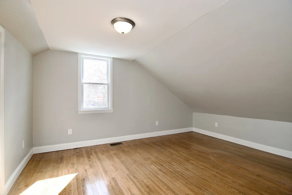 Photo of 63 Bay St