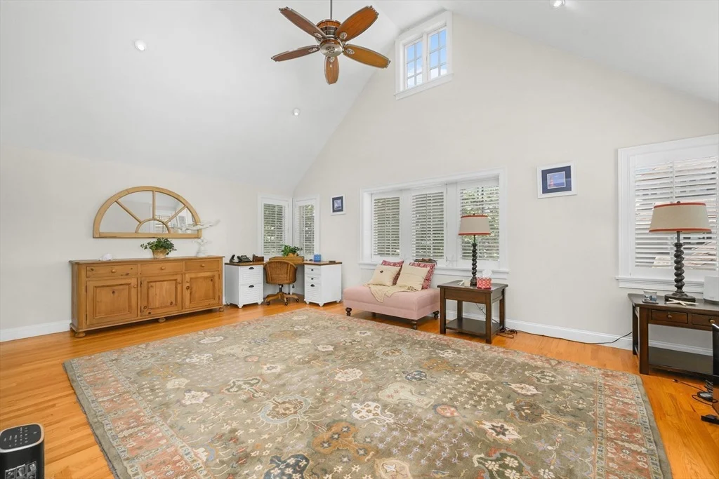 Photo of 129 Shore Dr W