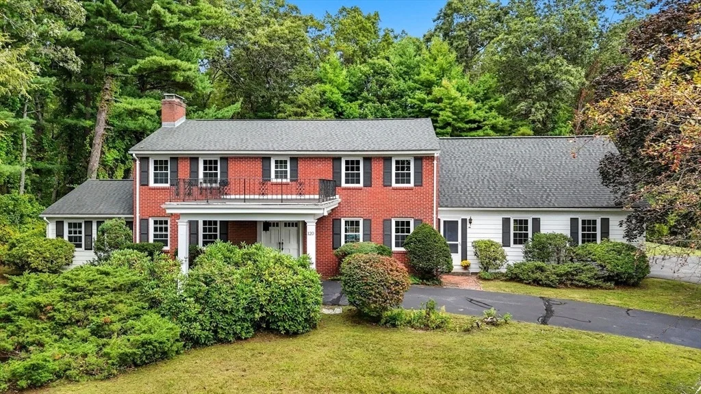 Photo of 120 Northfield Rd