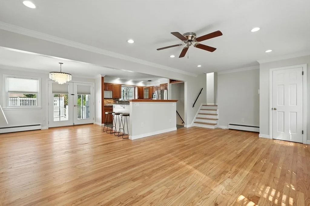 Photo of 15 Oak Bluff Cir