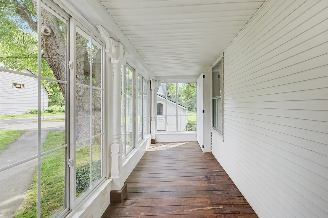 Photo of 293 Meadow Rd