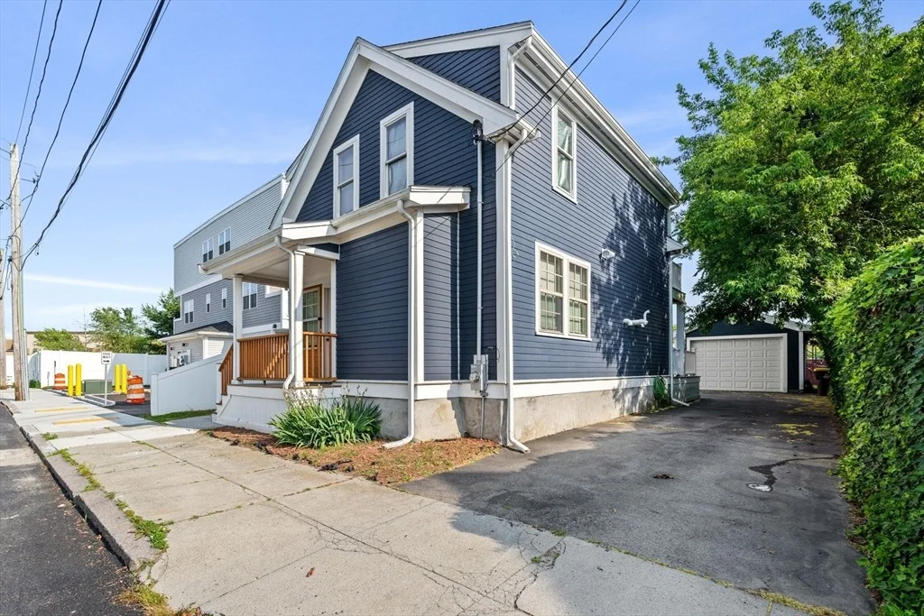 Photo of 883 Grinnell St