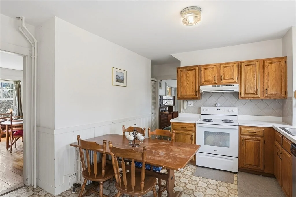 Photo of 242 Lexington Rd