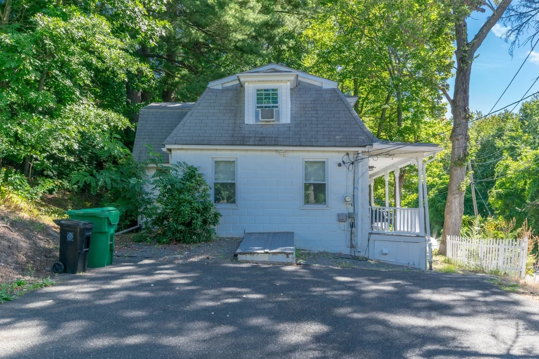 Photo of 196 Pendleton Ave
