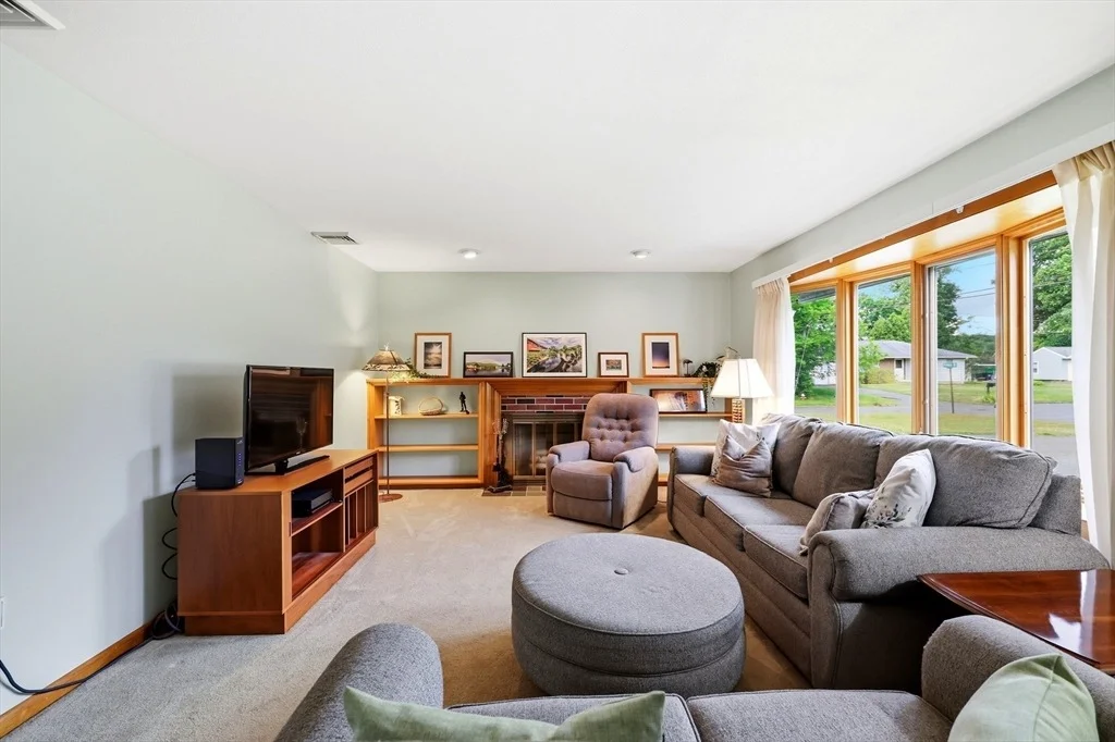 Photo of 48 Hickory Dr
