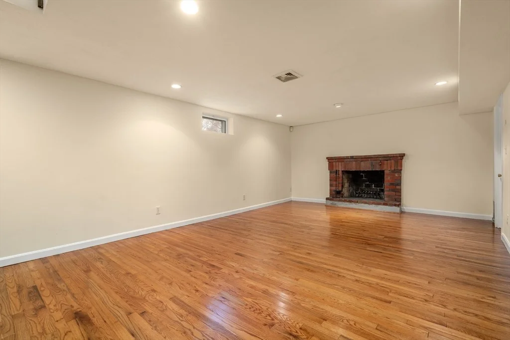 Photo of 125 Lyman Rd