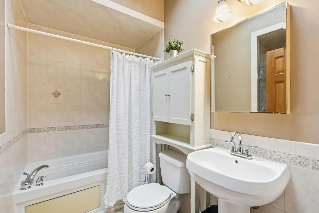 Photo of 4 Orchard Dr