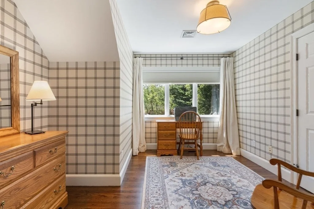 Photo of 10 Hawk Hill Ln