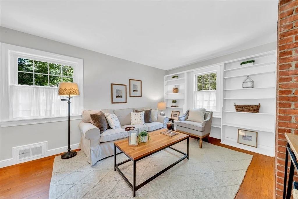 Photo of 43 Plain Rd