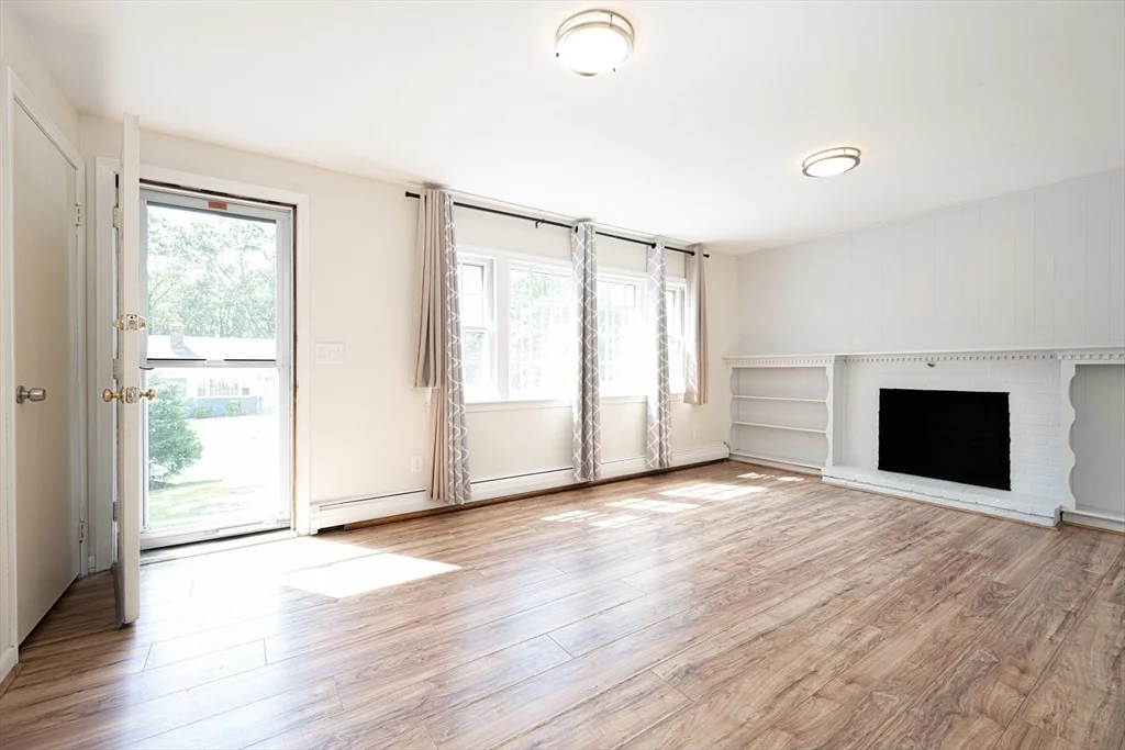Photo of 297 Compass Cir