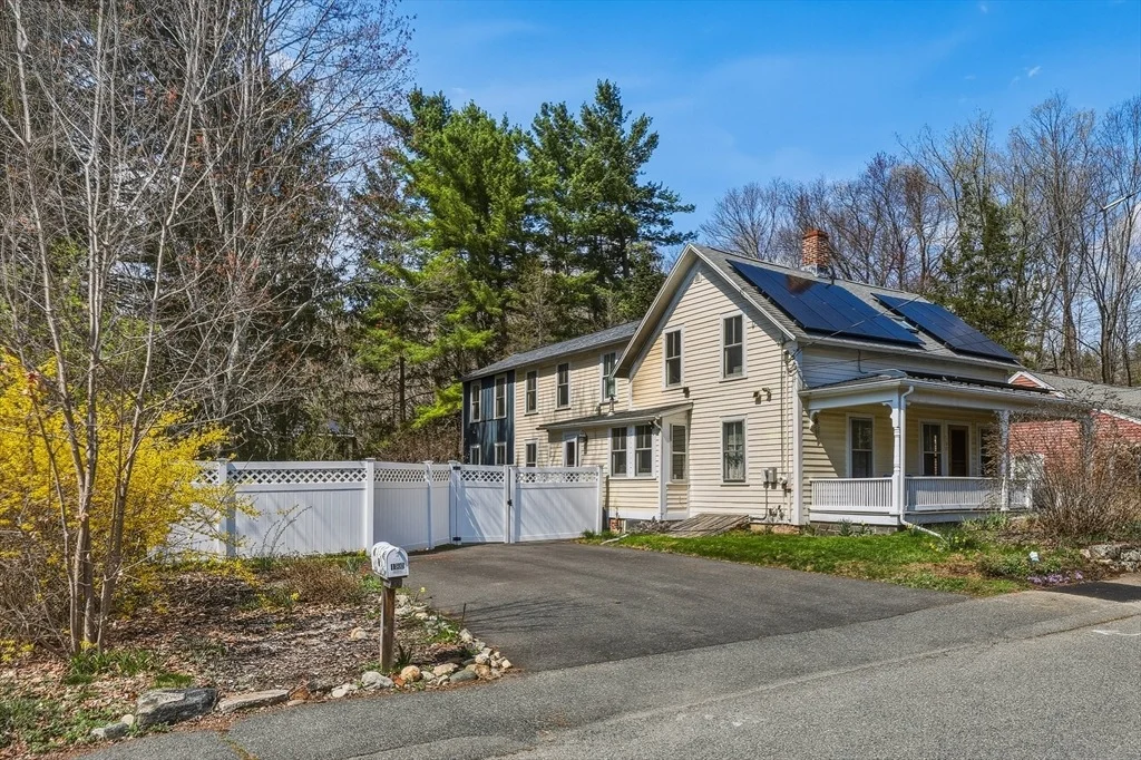 Photo of 180 Summer St