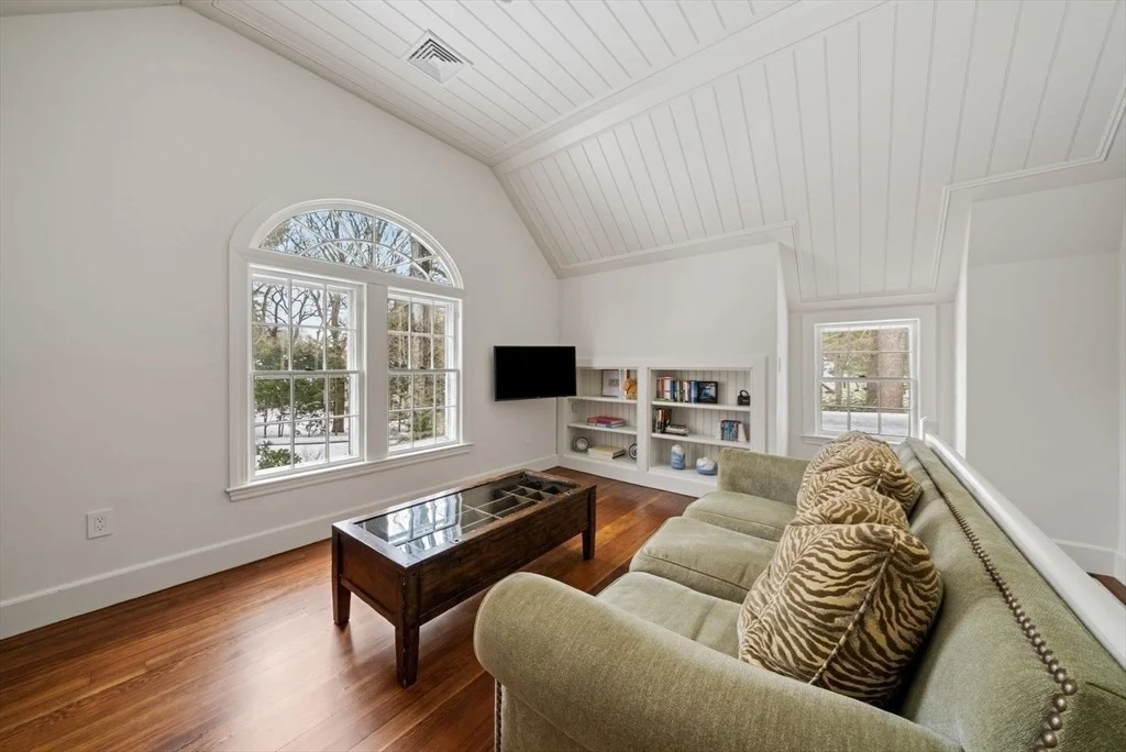Photo of 25 Longmeadow Road