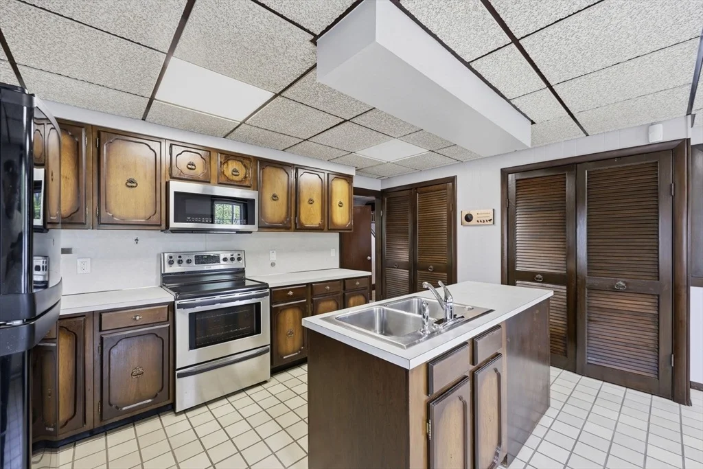 Photo of 585 Armory St