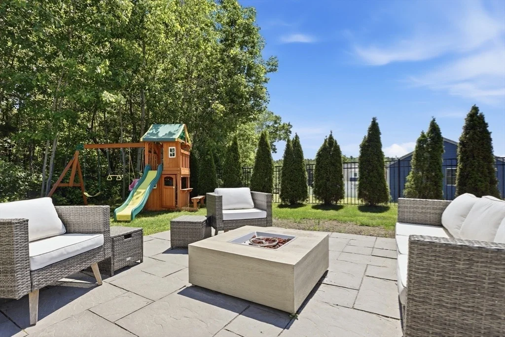 Photo of 37 Hemlock Dr