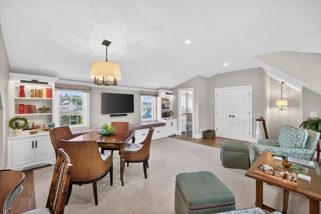 Photo of 121 Queen Anne Rd