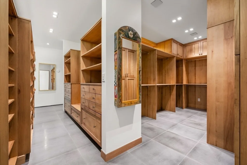 Photo of 480 Pleasant Street