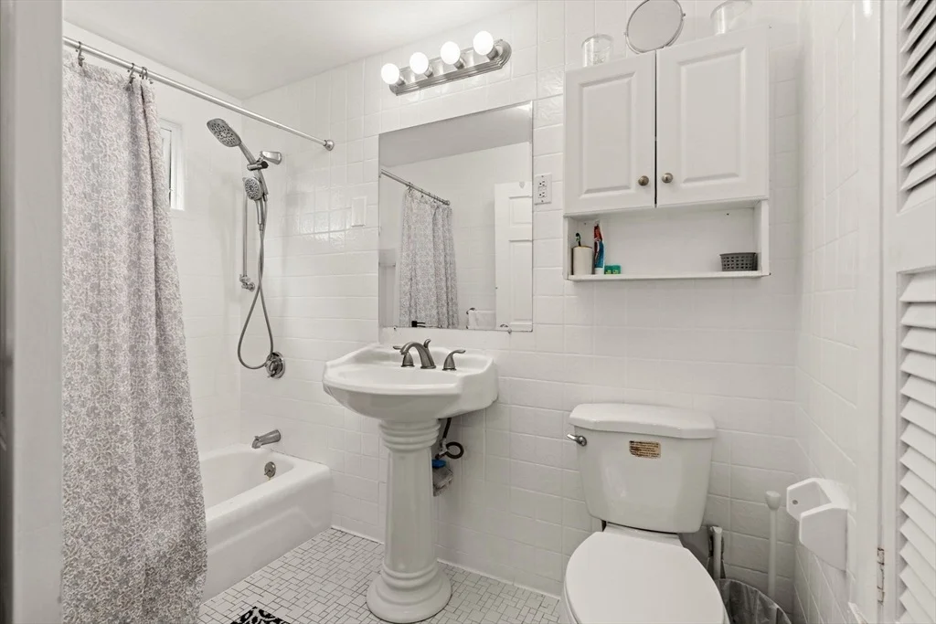 Photo of 48R Tappan Pl