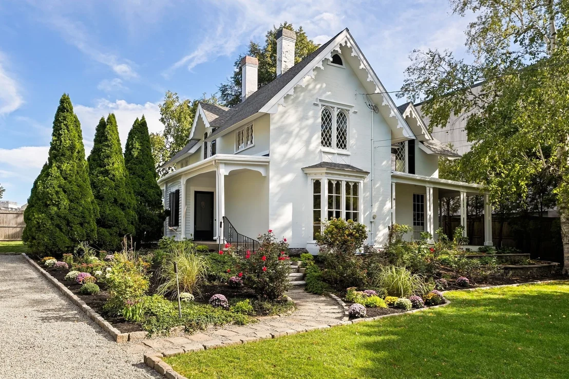 Photo of 92 Old River Place