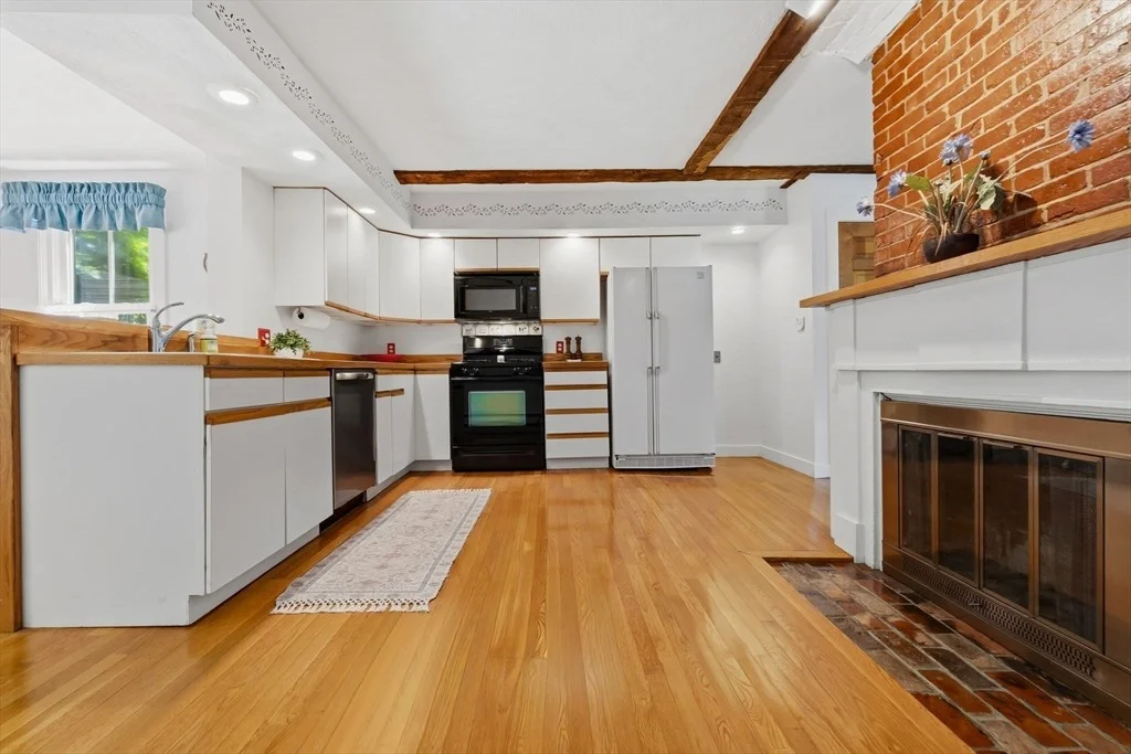 Photo of Unit 307 at 307 Maple Street