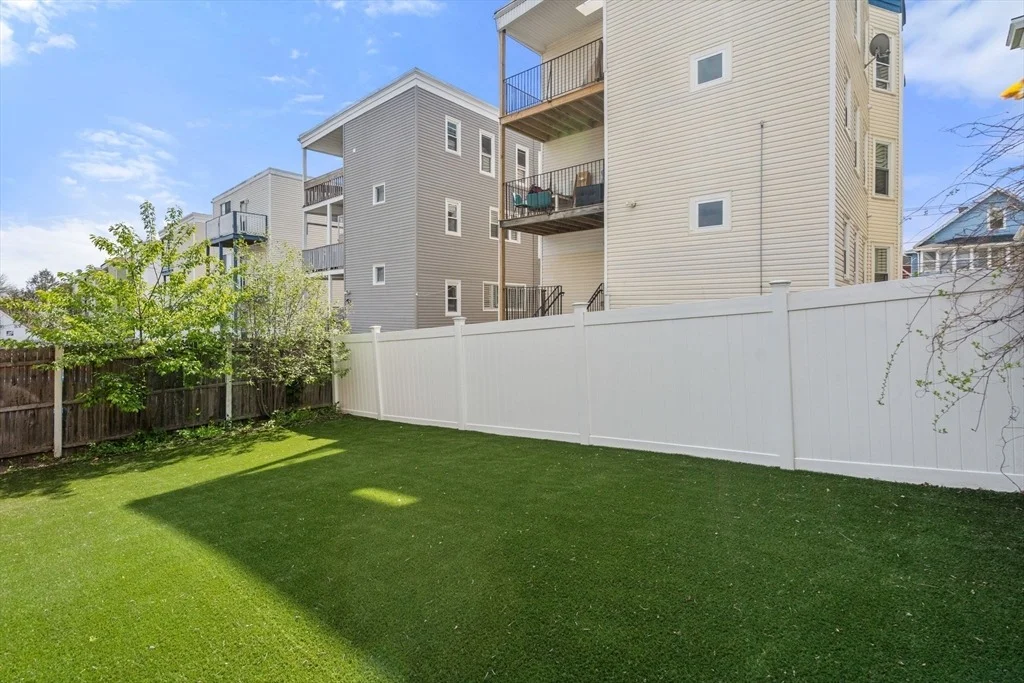 Photo of 48 Bettinson Ave
