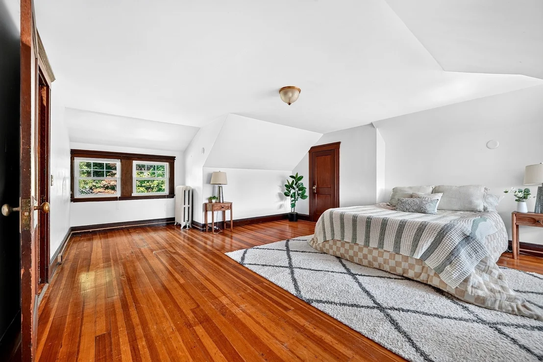 Photo of 127 Commonwealth Ave
