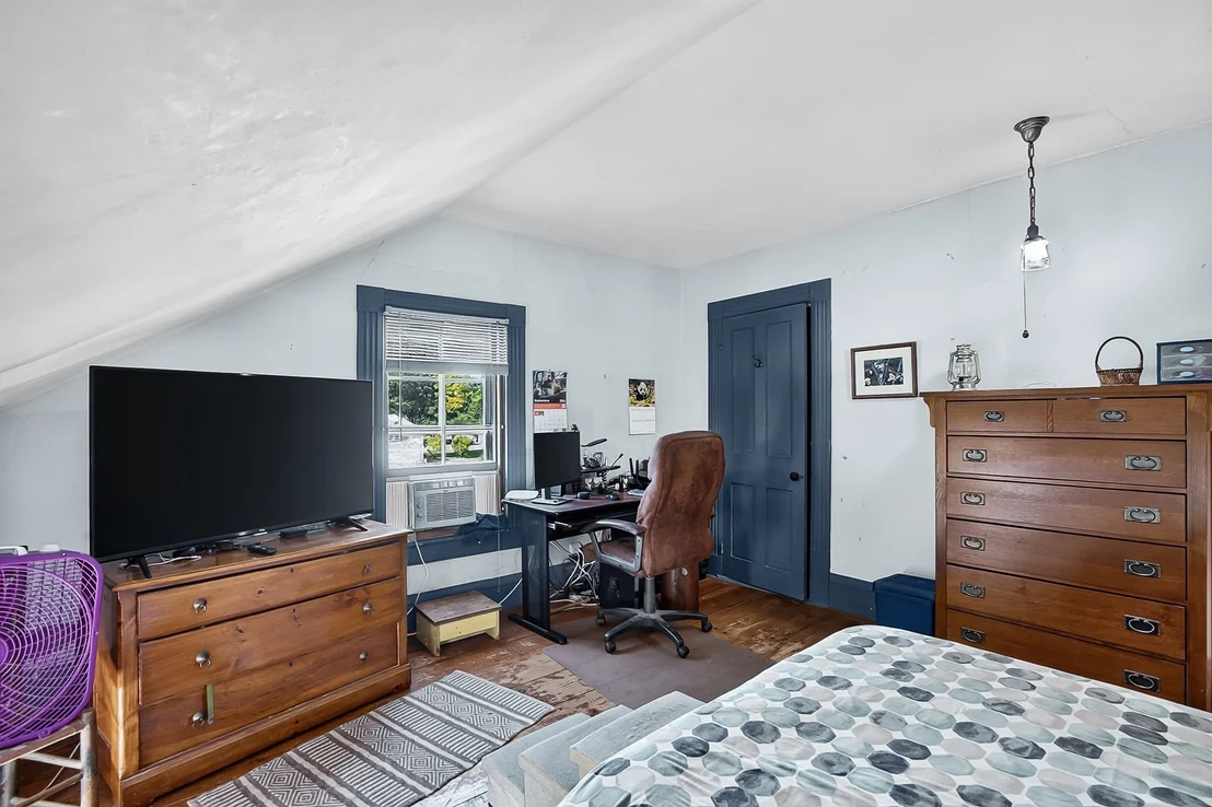 Photo of 260 Pleasant St