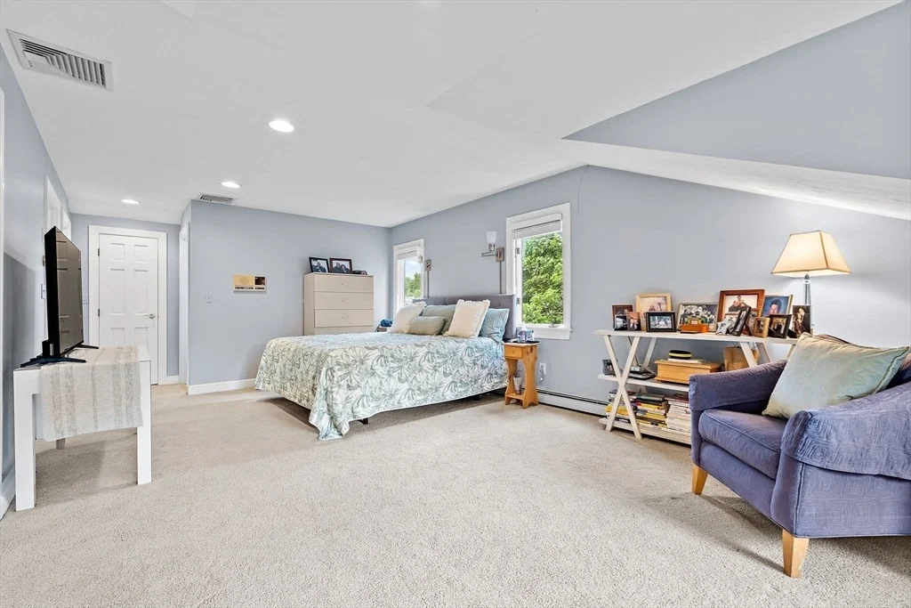 Photo of 145 Meadowbrook Rd