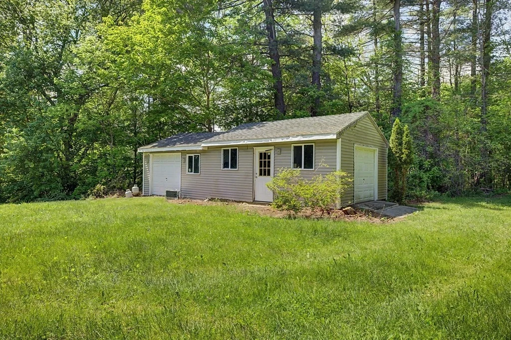 Photo of 195 Westhampton Rd
