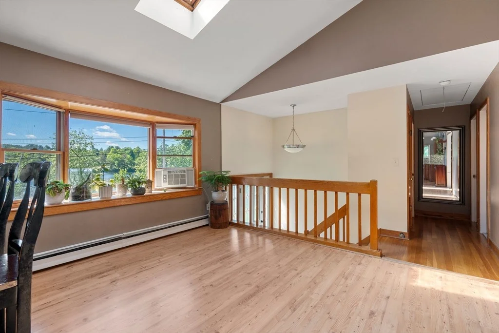 Photo of 10 Hopkinton Rd