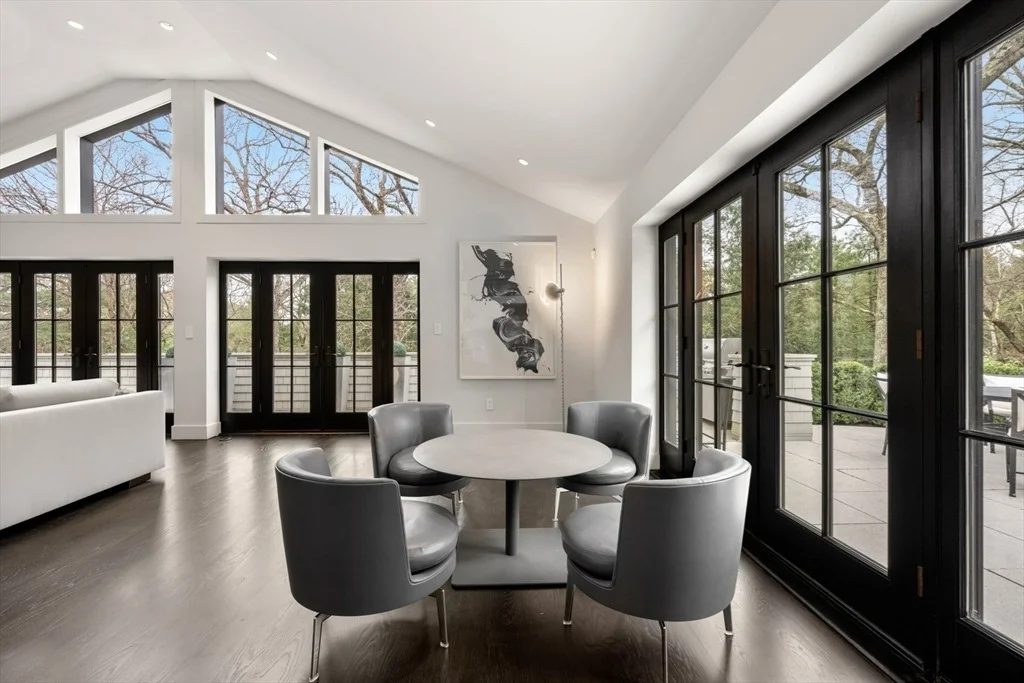 Photo of 44 Meadowbrook Road